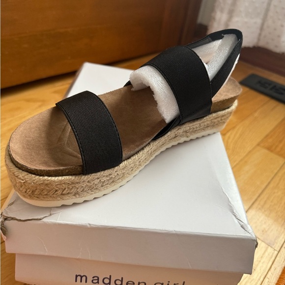 NWT Madden Girl Cybell Flatform Sandal - Picture 5 of 6